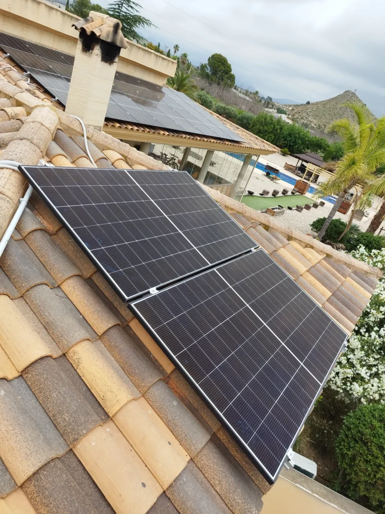 Instalación de placas solares en Novelda