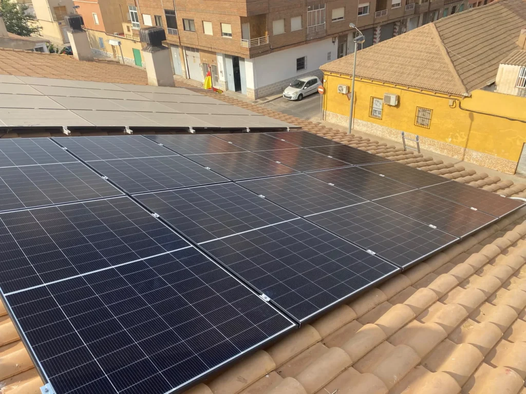 Paneles solares instalados en Cartagena